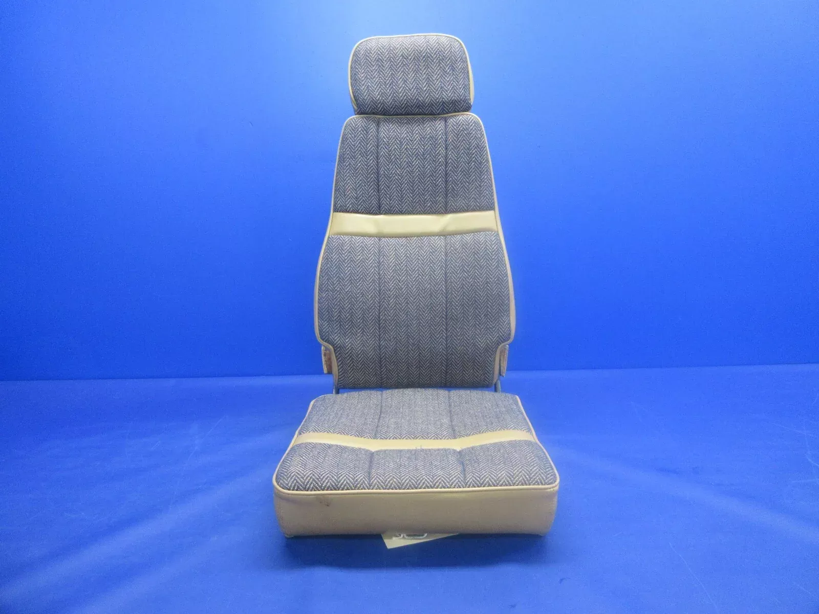 Beech 36 / A36 Bonanza 5th / 6th seat P/N 58-530107-1 (0325-989)