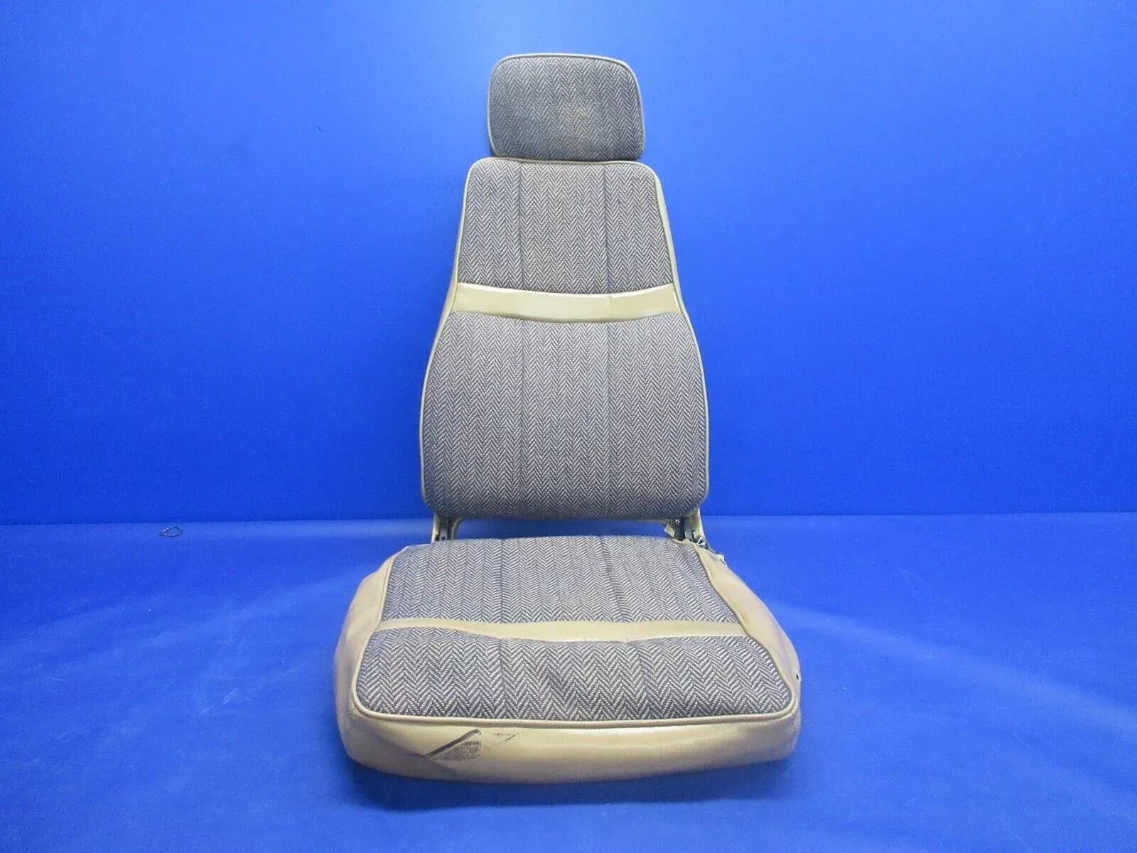 Beech A36 & 58 Middle Seat Back & Bottom Cushion P/N 58-530026-1 (0325-993)