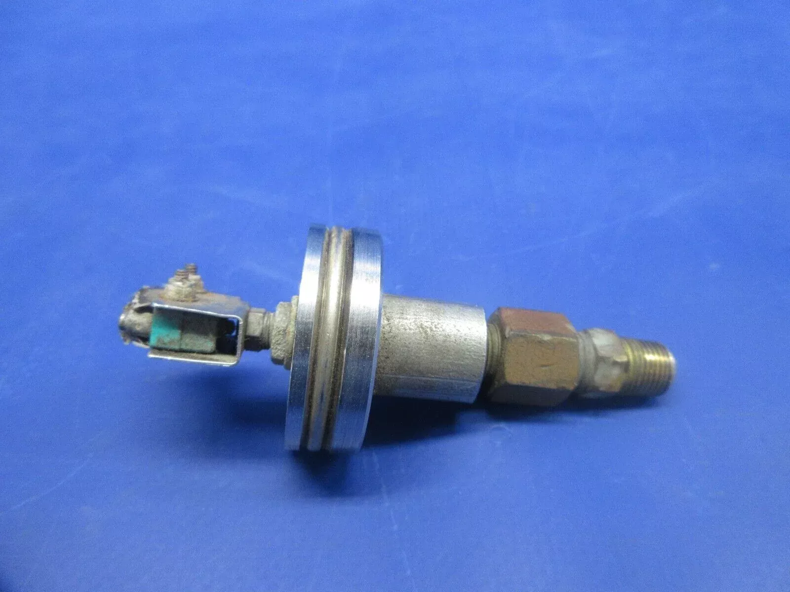 Early Cessna 210 Fuel Pressure Switch P/N 9910058-1 (0325-1012)